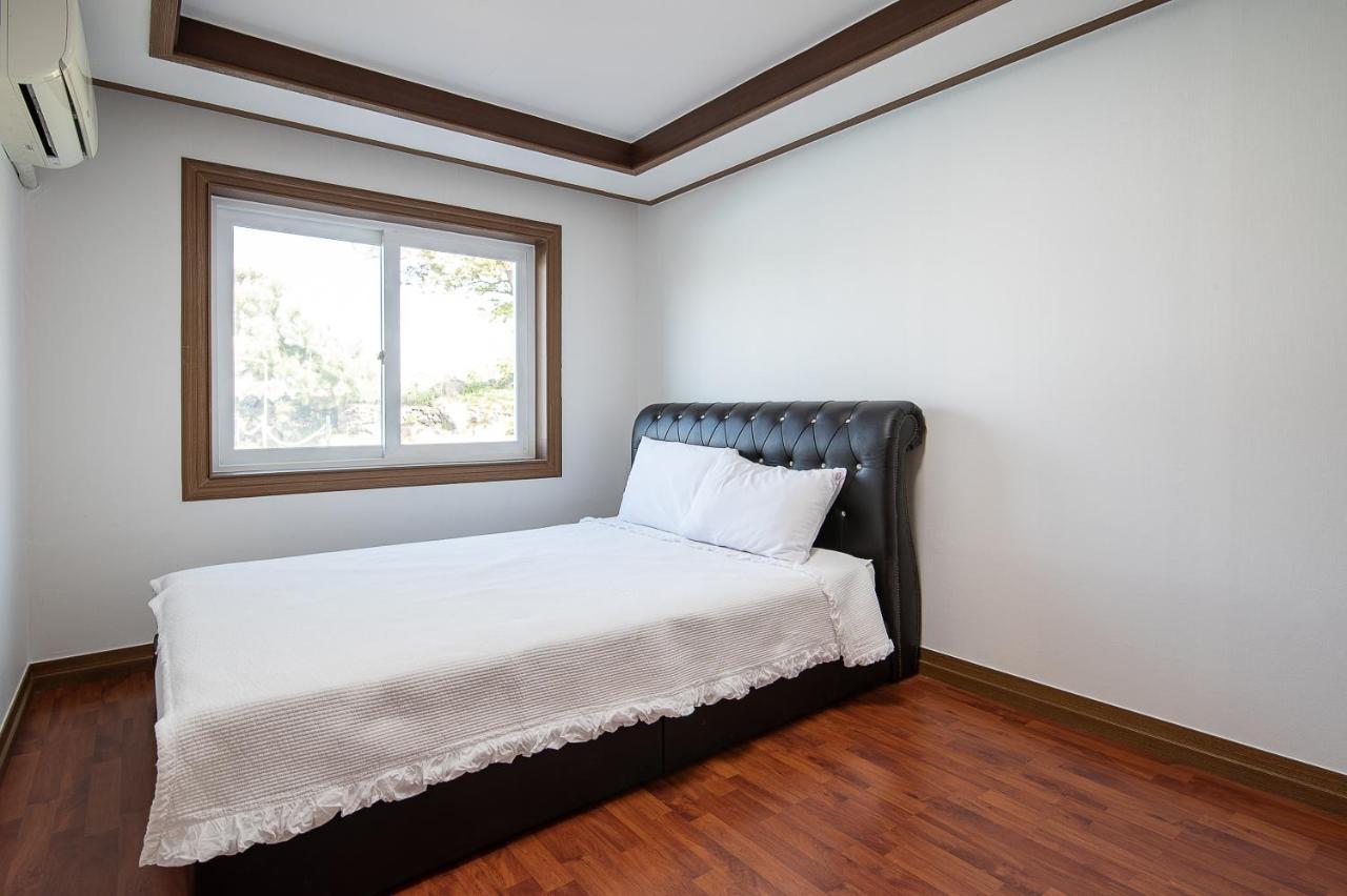 White Dream Pension Jeju Extérieur photo