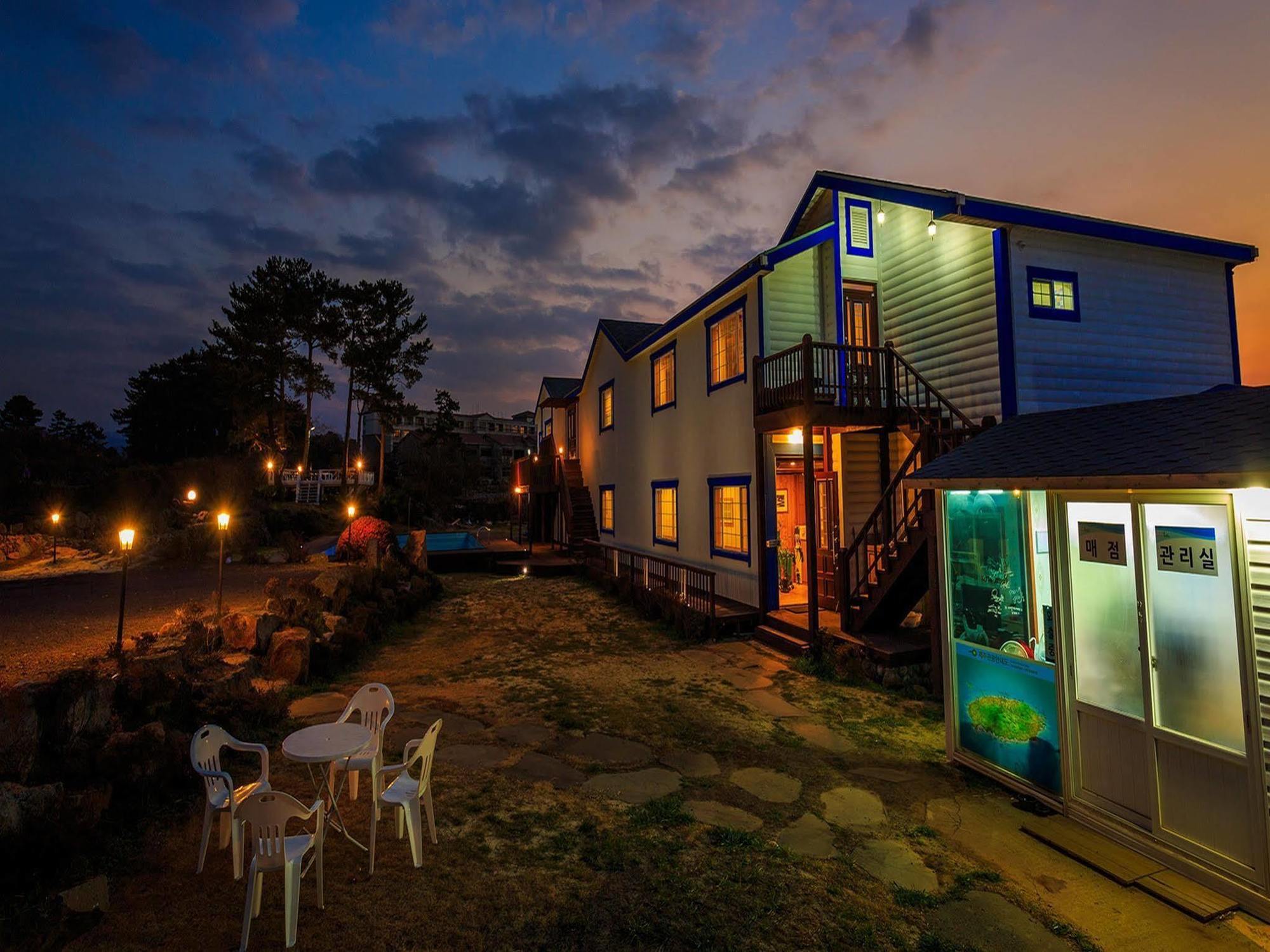 White Dream Pension Jeju Extérieur photo