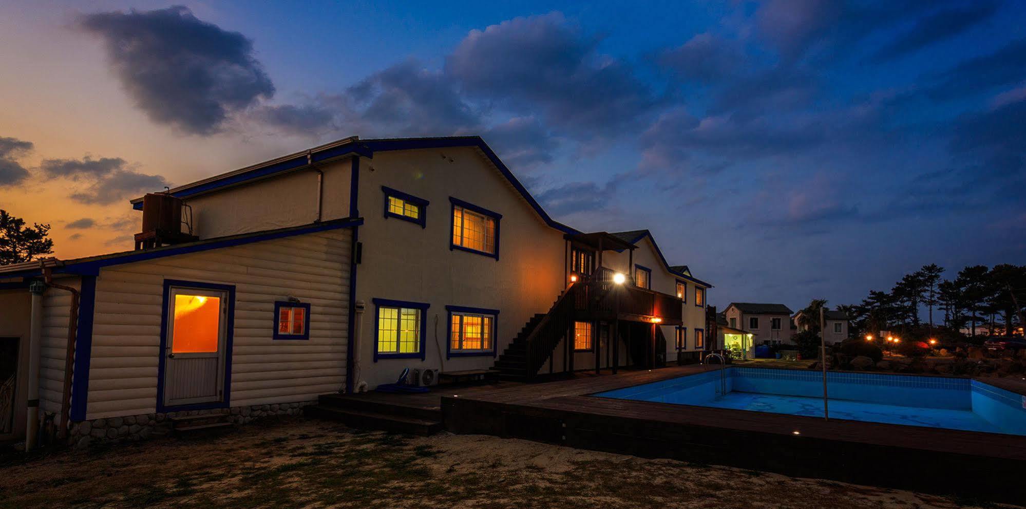 White Dream Pension Jeju Extérieur photo