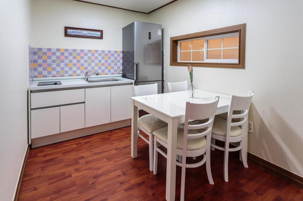White Dream Pension Jeju Chambre photo